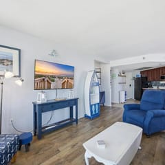 Sunrise Oceanview Retreat: Patricia Grand 702