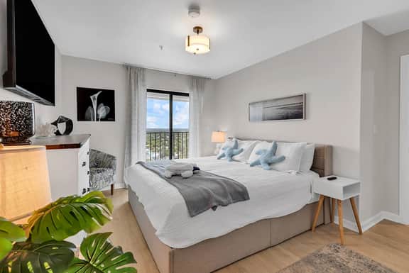 Ocean Views for Days! Updated 2BR - Image 2