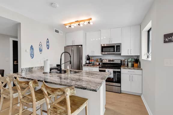 Ocean Views for Days! Updated 2BR - Image 3